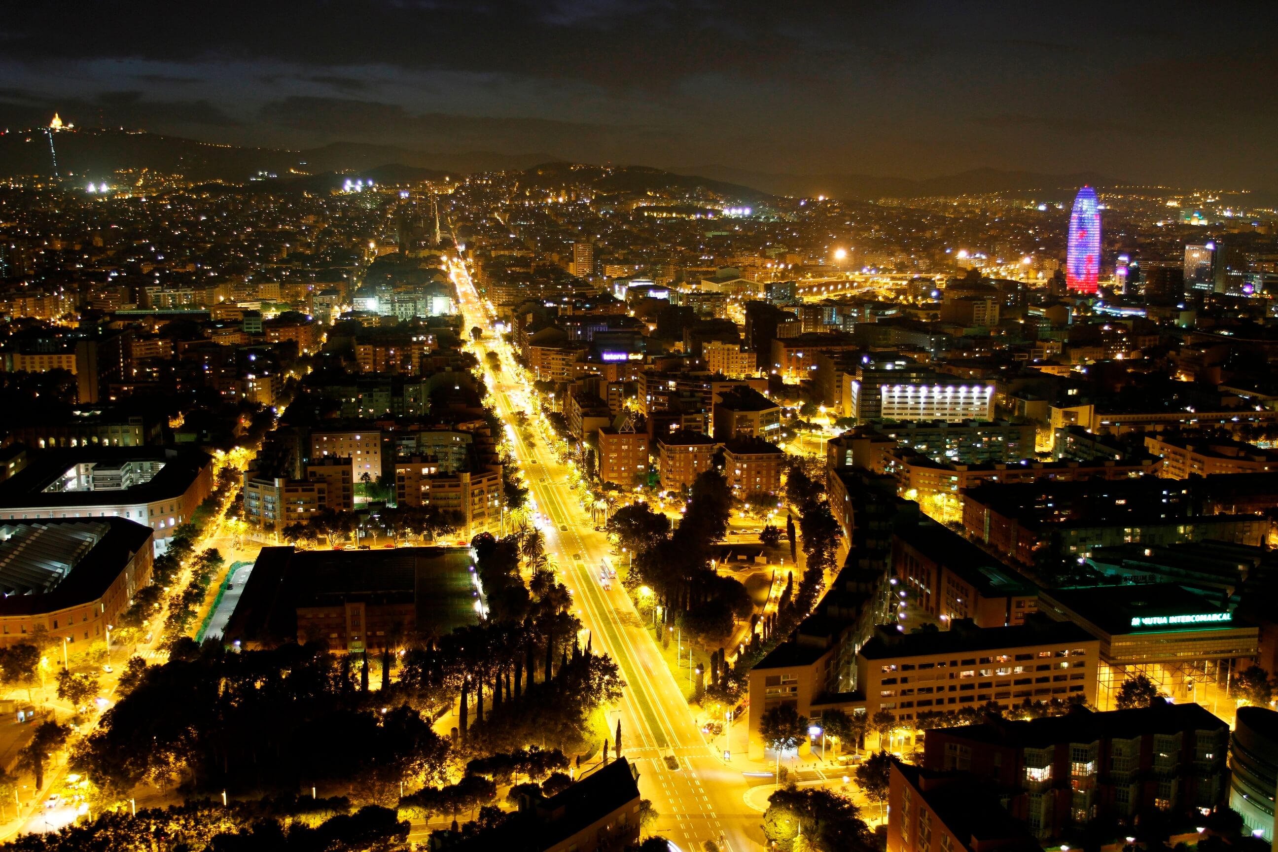 Blick auf das nächtliche Barcelona