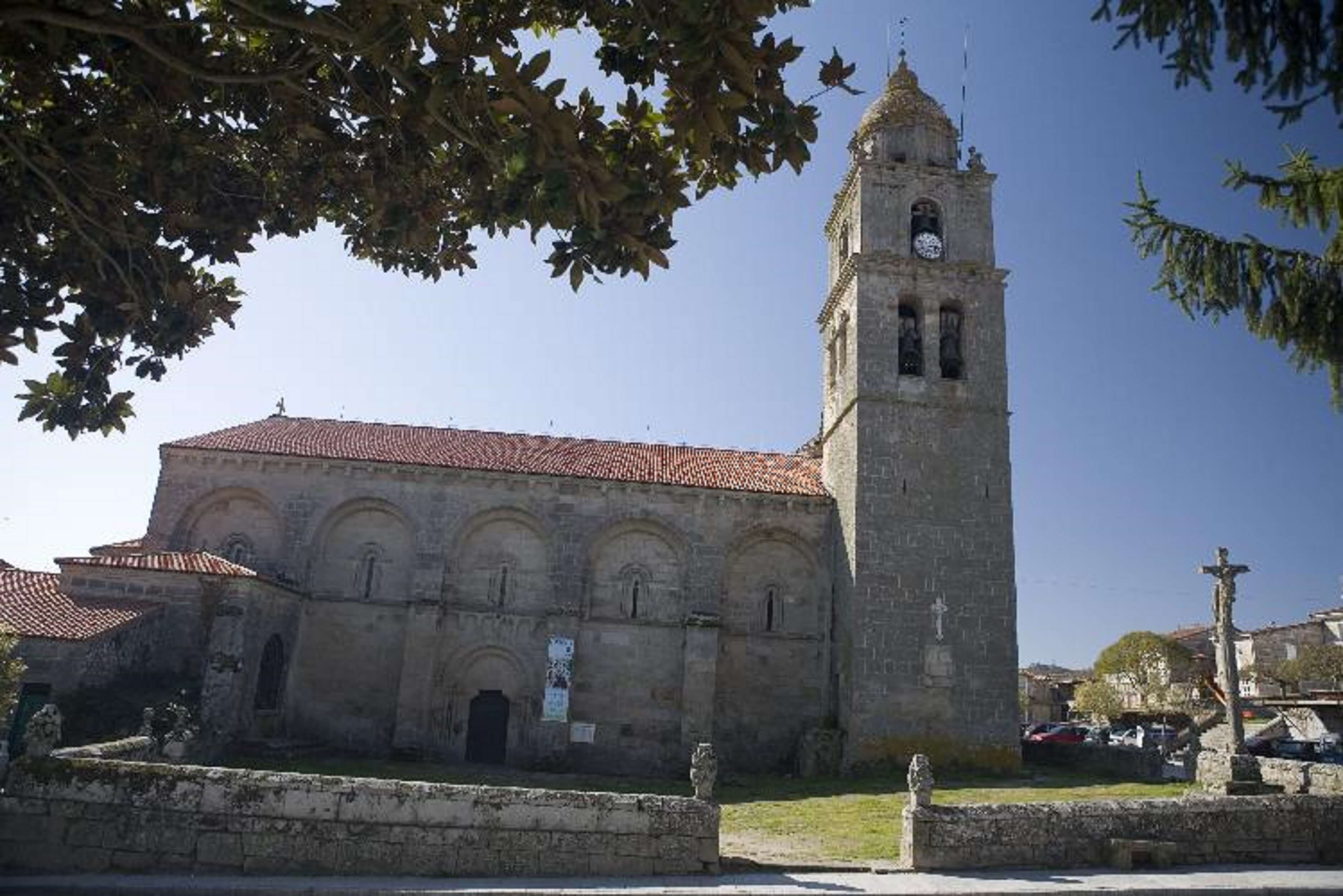 Junquera de Ambia/Kirche Santa Maria