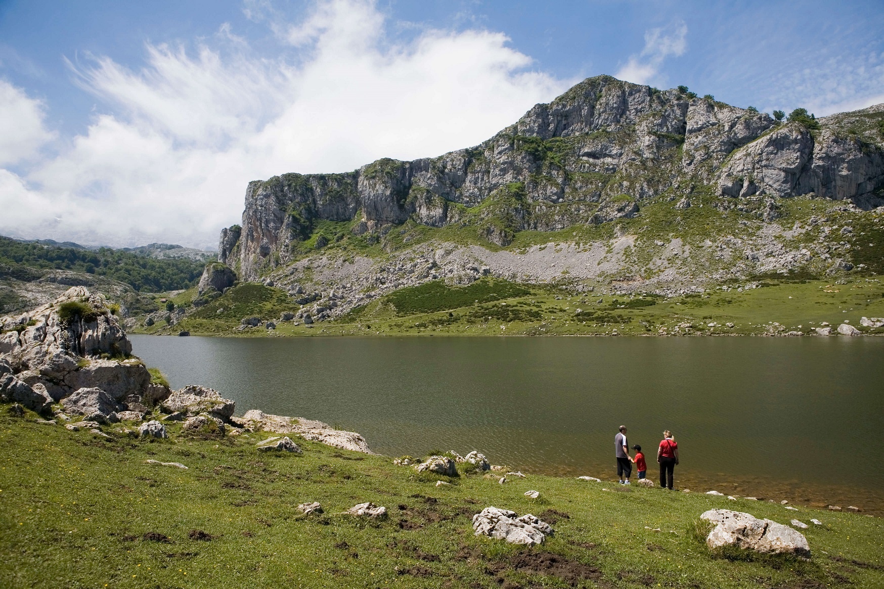 Der Bergsee Enol in den Picos de Europa
