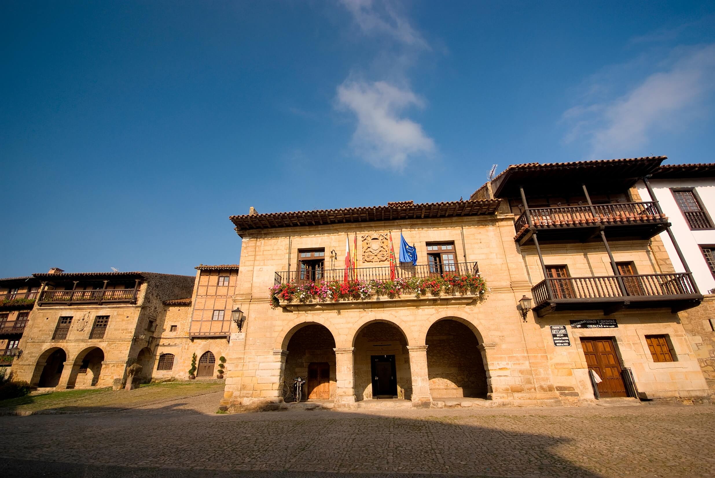 Die Plaza Mayor in Santillana del Mar