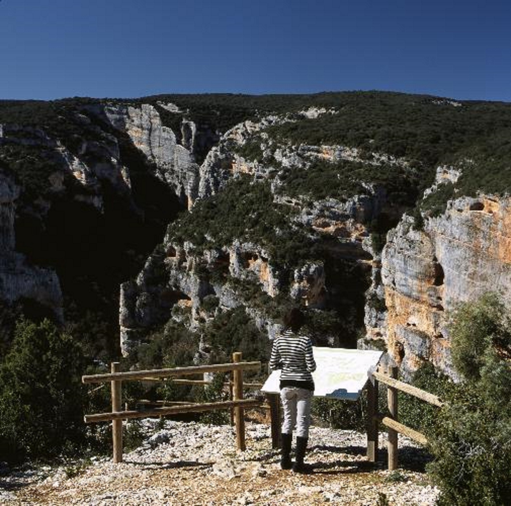 Nahe des Dorfes Lecina befindet sich der Aussichtsplatz auf die Schlucht des Río Vero