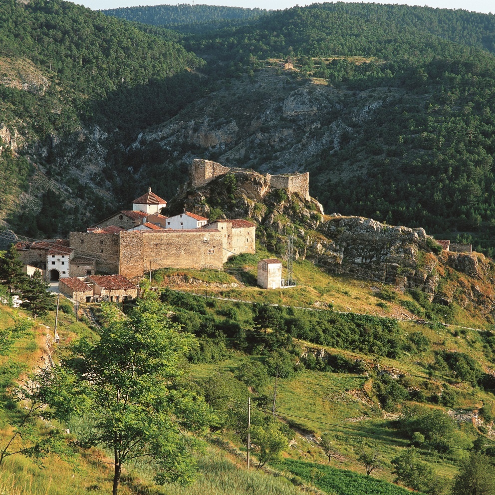 Linares de Mora wird gekrönt von einer Templerburg