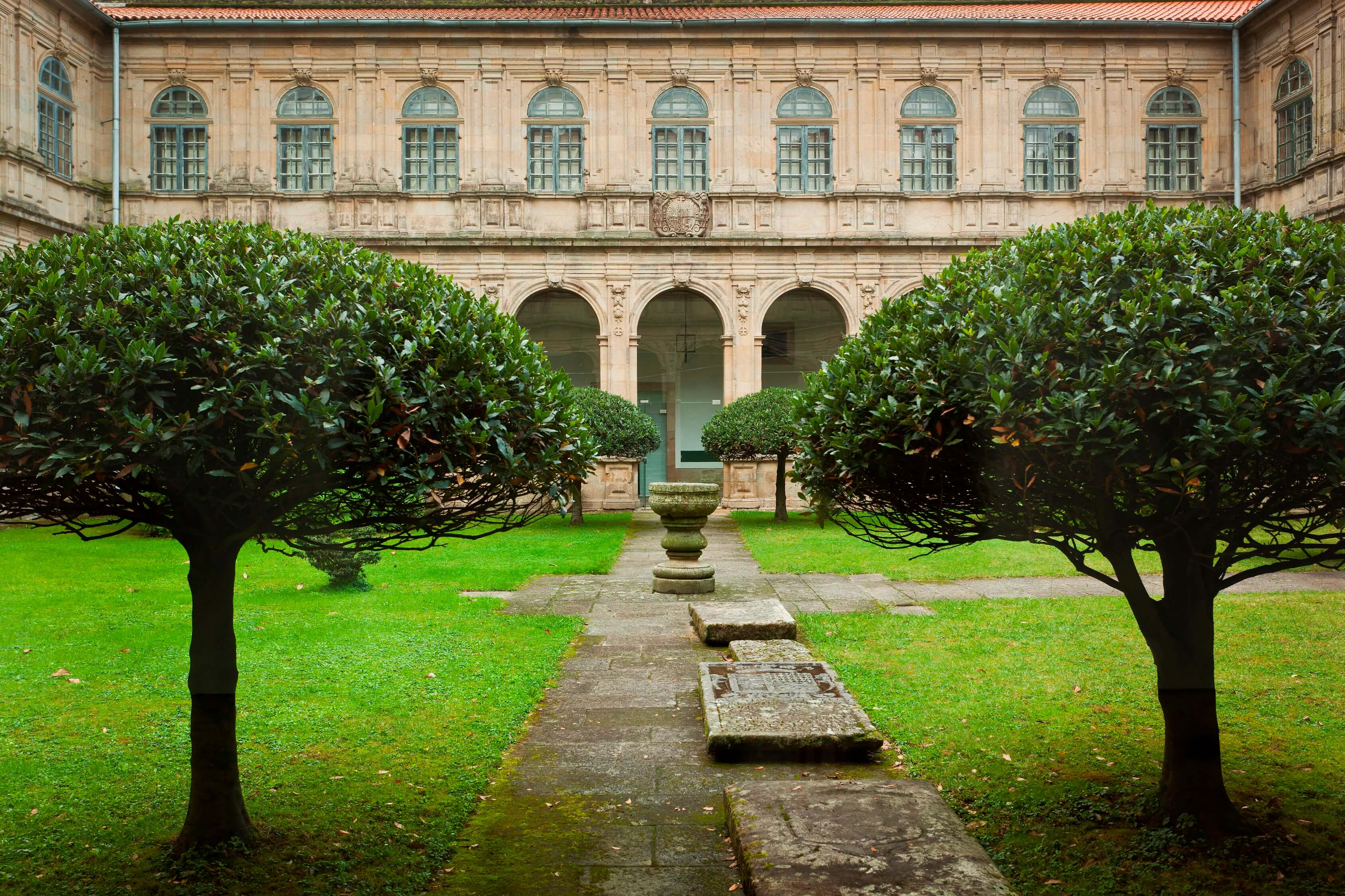 Santiago de Compostela- Kloster Santo Domingo de Bonaval (Kreuzgang)-Museum des Galicischen Volkes