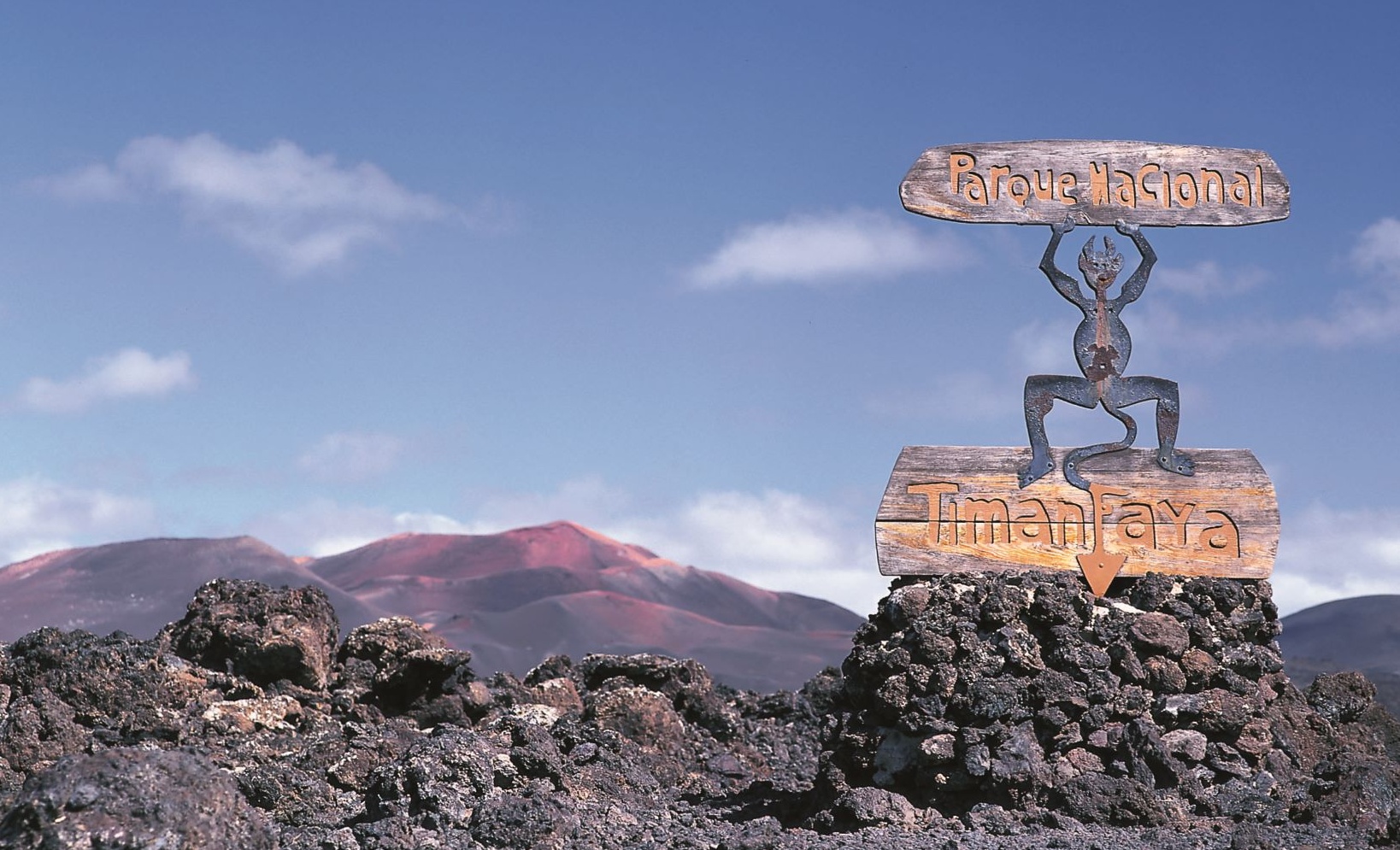 Der Eingang in eine andere Welt - Timanfaya Nationalpark auf Lanzarote Der Eingang in eine andere Welt - Timanfaya Nationalpark auf Lanzarote