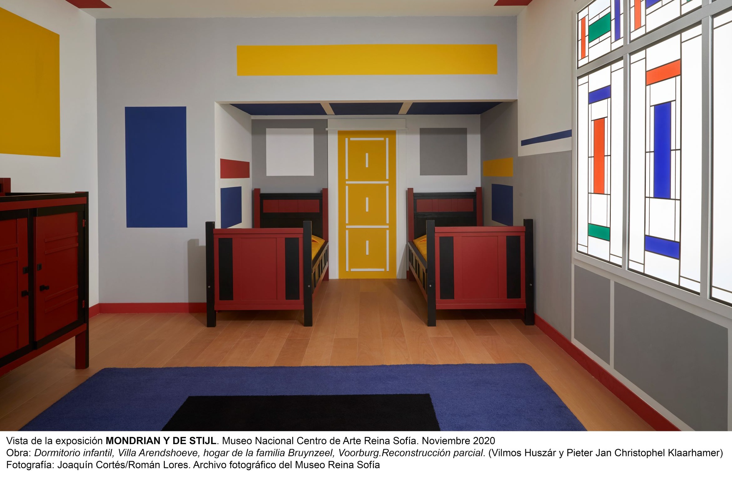 Vista de la exposición Mondrian y De Stijl