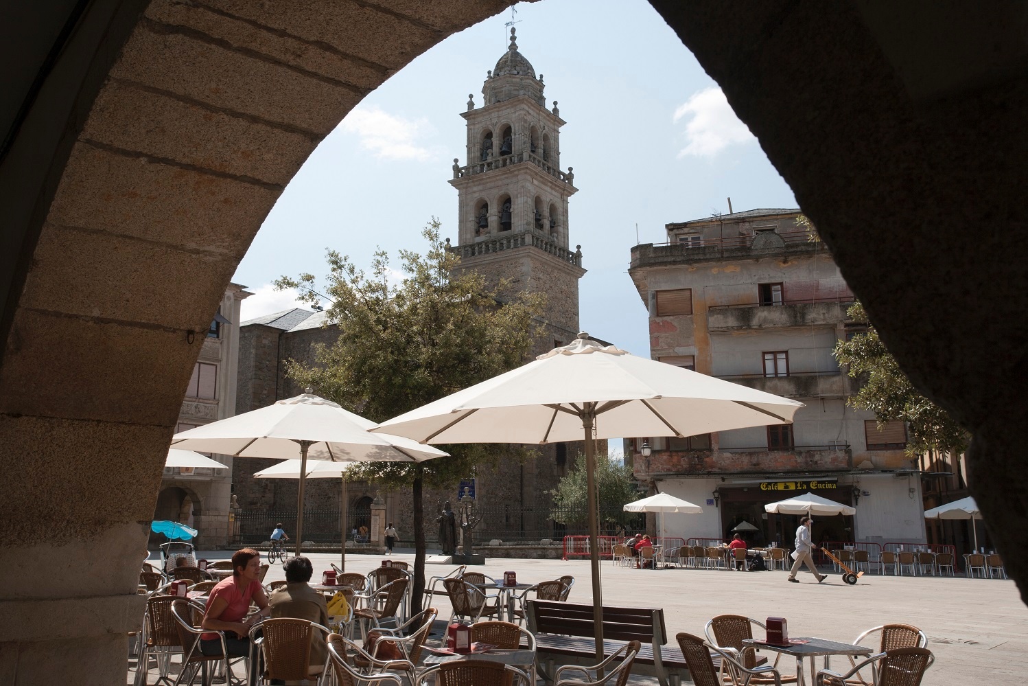 Ponferrada - Platz vor der Basilika Nuestra Señora de la Encina