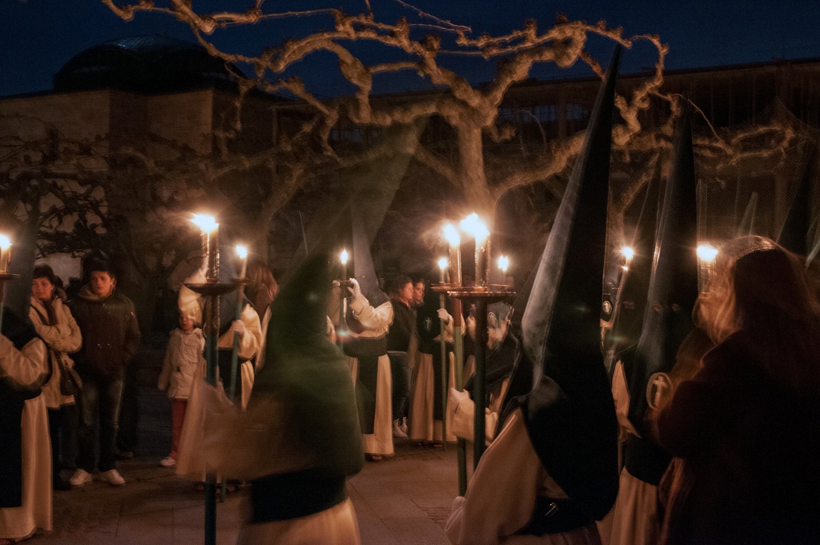 Nächtliche Karwochen-Prozession in Zamora