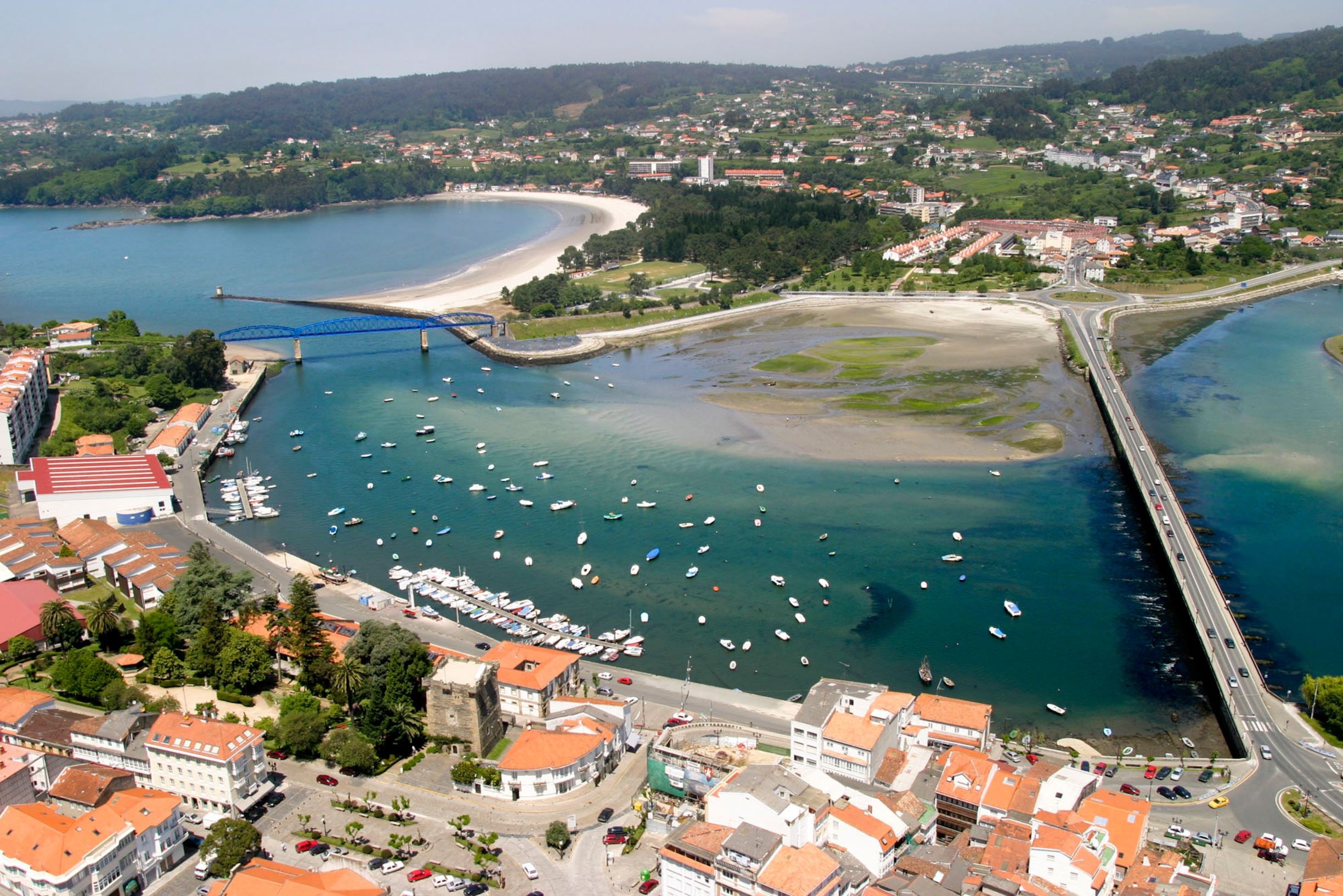 Auch über das Meer kamen seit jeher die Jakobspilger; Pontedeume, Galicien Auch über das Meer kamen seit jeher die Jakobspilger; Pontedeume, Galicien