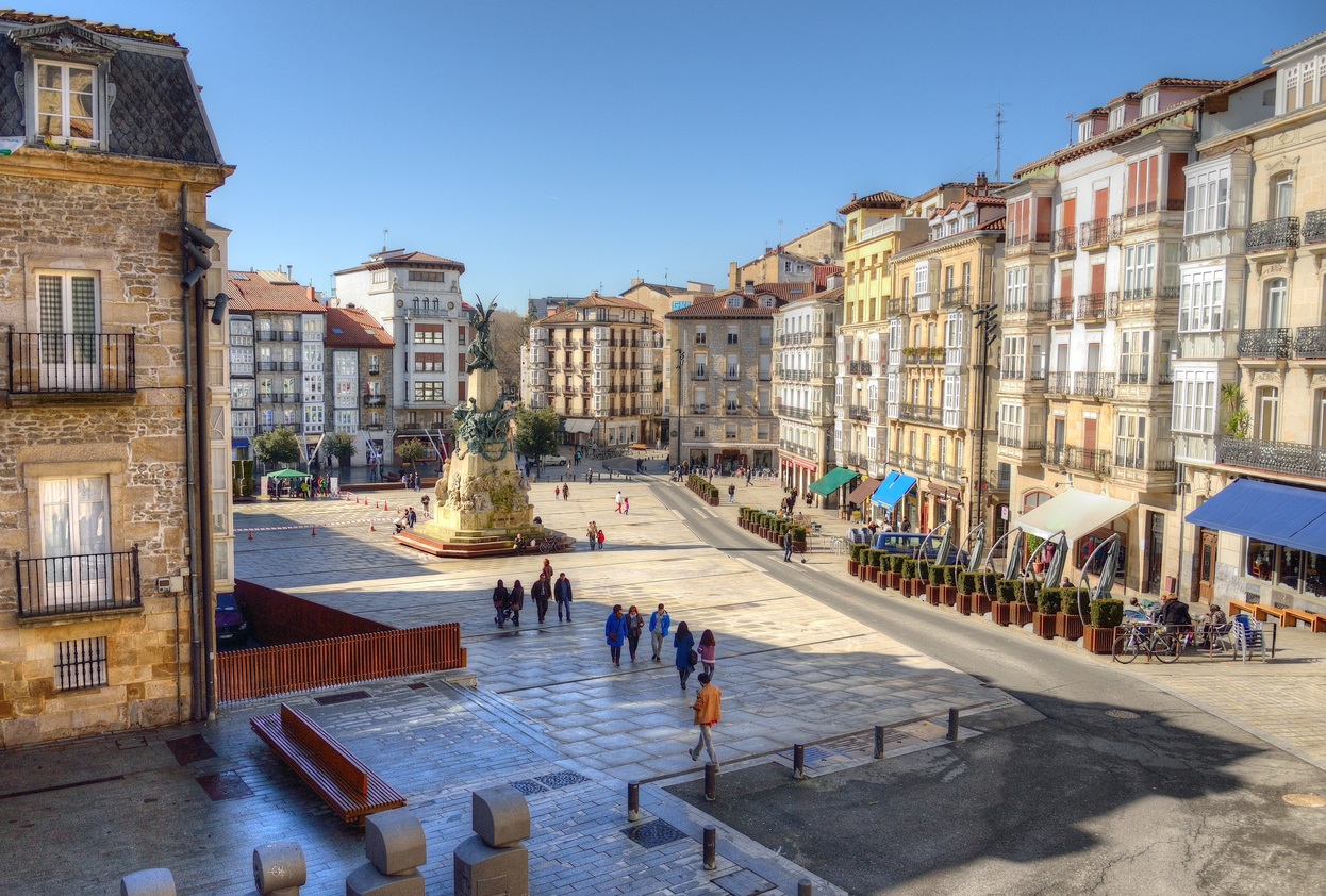 Vitoria Plaza de la Virgen Blanca ©iStock 