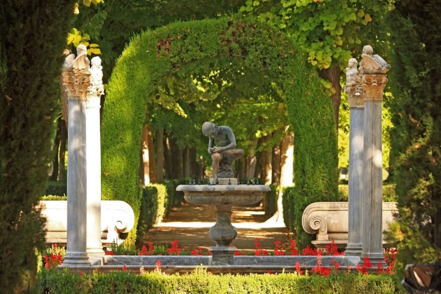Der Brunnen Niño de la Espina im Jardín de la Isla in Aranjuez