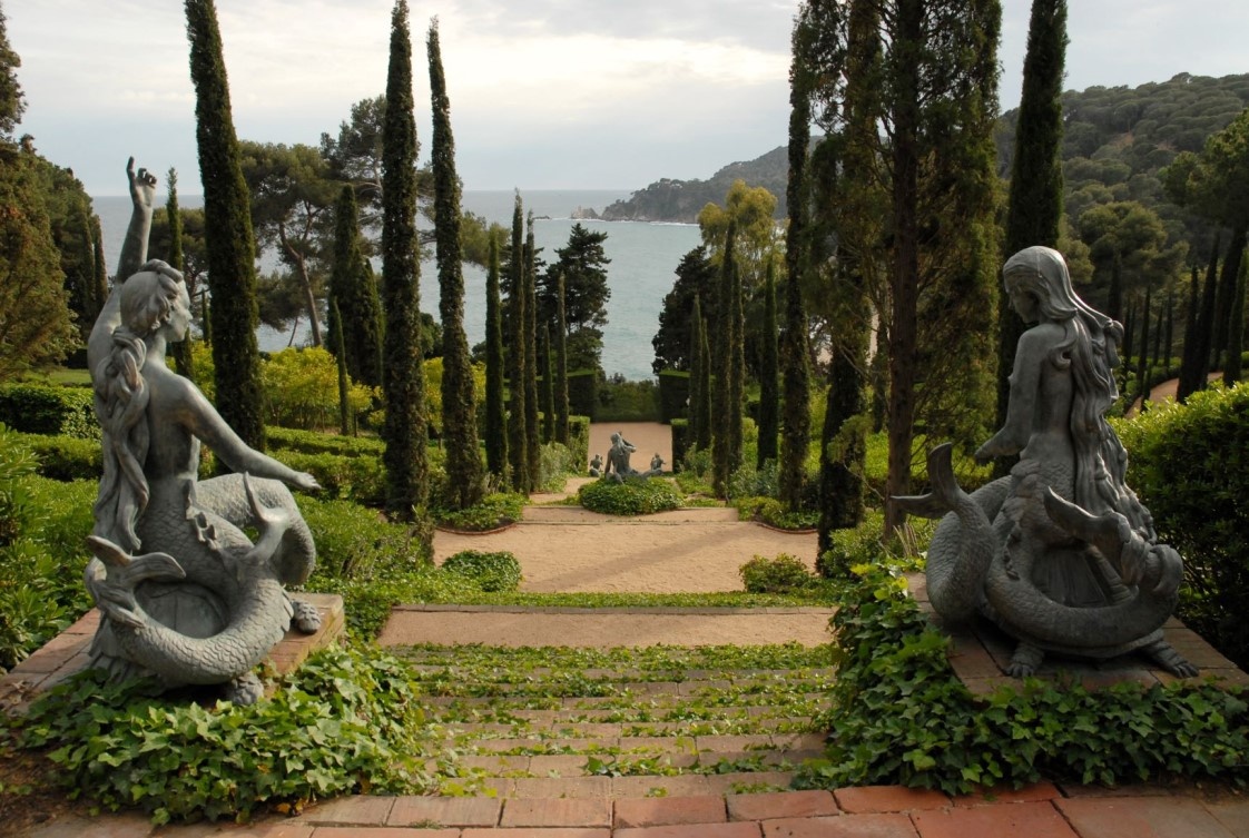 Freitreppe über dem Meer in den Santa Clotilde Gärten in Lloret de Mar