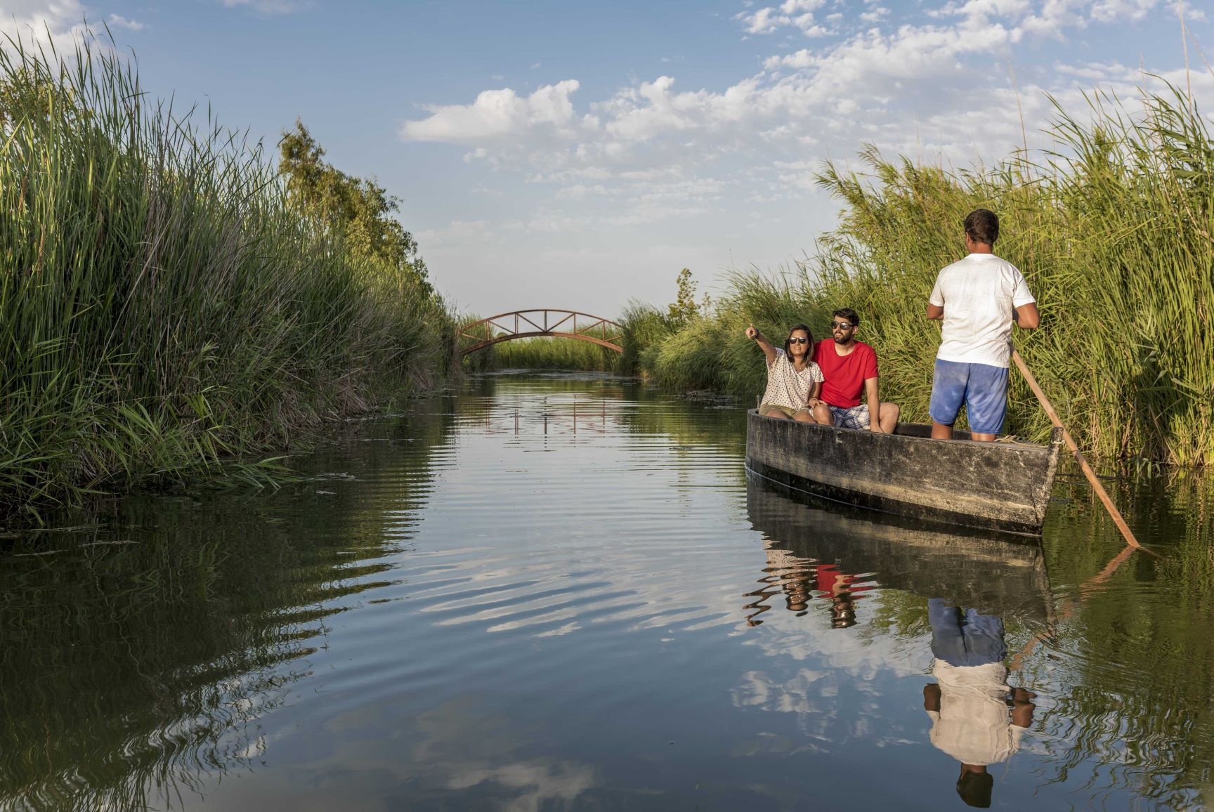 Eine Bootsfahrt durch die Kanäle des Ebro-Deltas