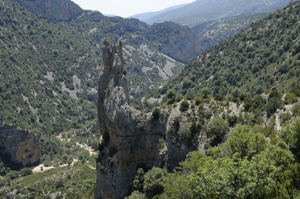 Wandern durch die Mascún Schlucht 
