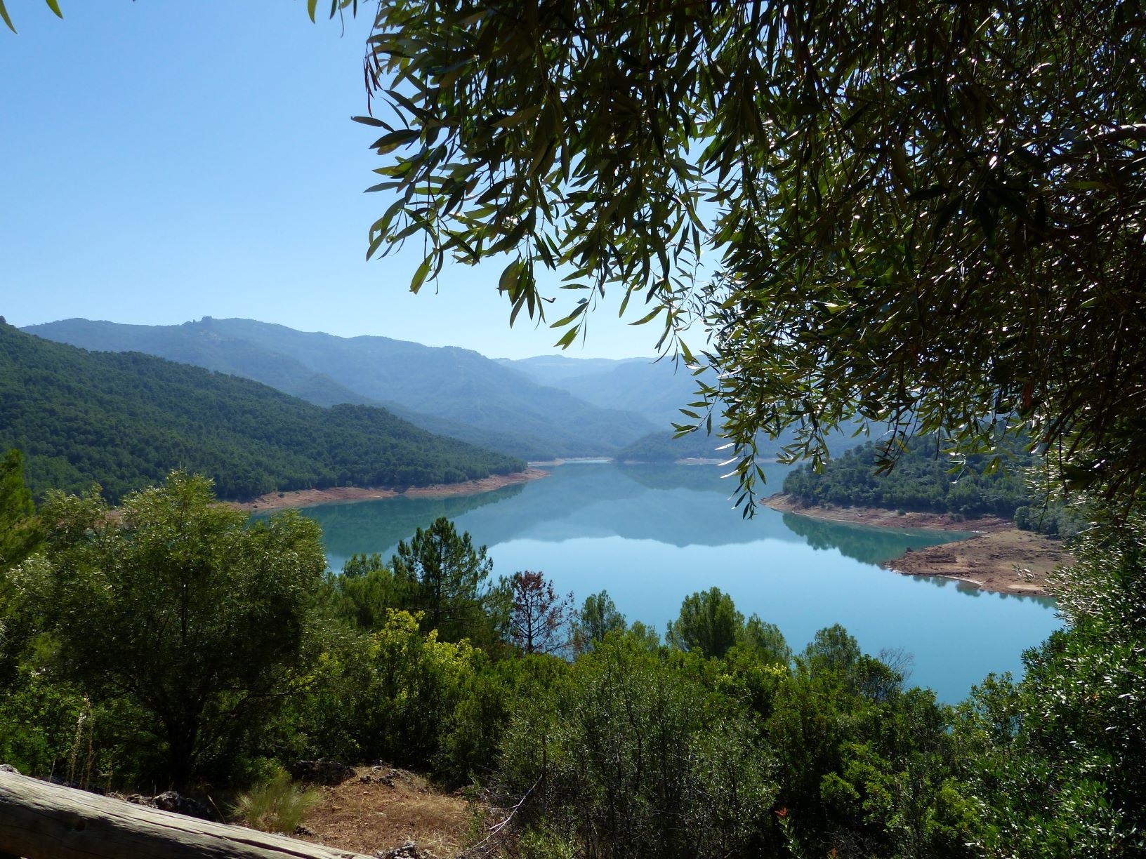 Eine stille Landschaft am Stausee Pantano del Tranco