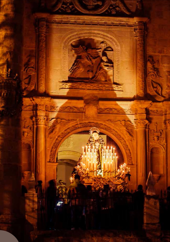 Baza_la Virgen del Silencio sale de la Iglesia Mayor