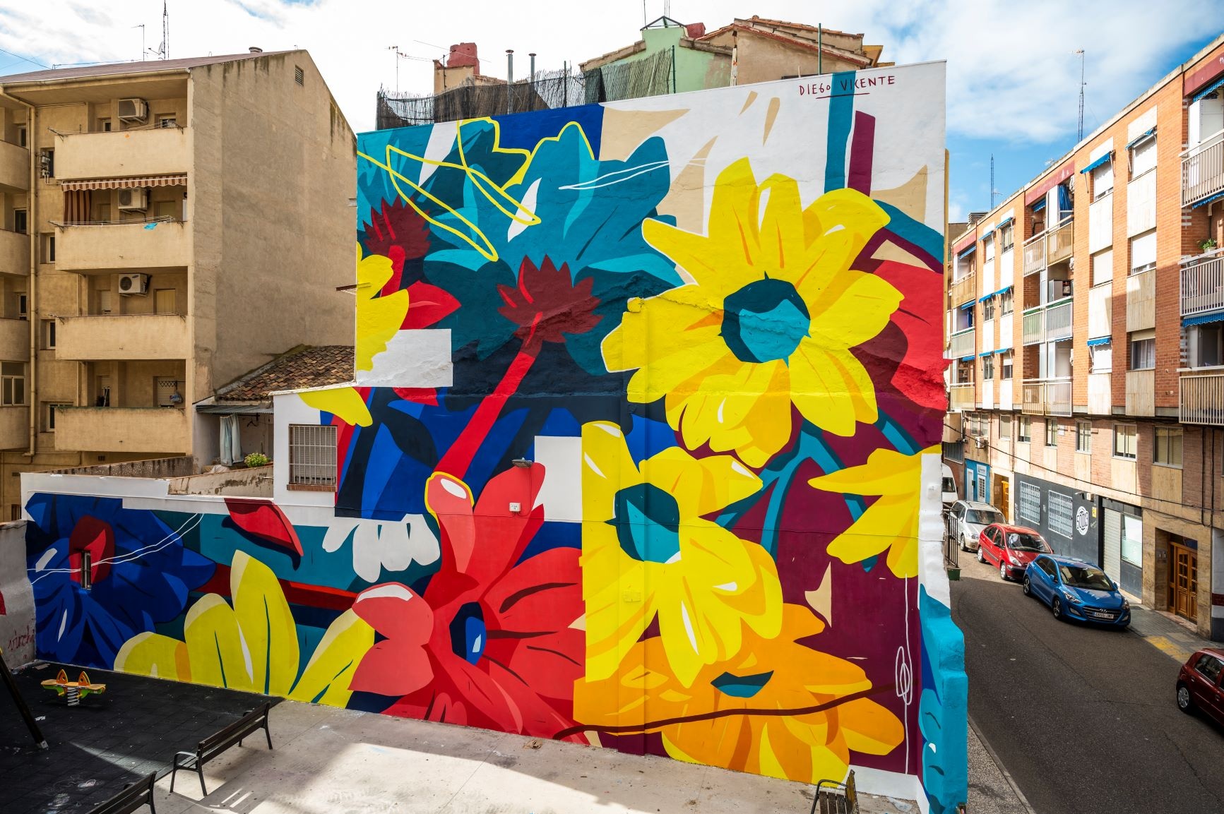 Bunte Graffiti dank dem jährlich stattfindenden Festival Asalto in Zaragoza Bunte Graffiti dank dem jährlich stattfindenden Festival Asalto in Zaragoza