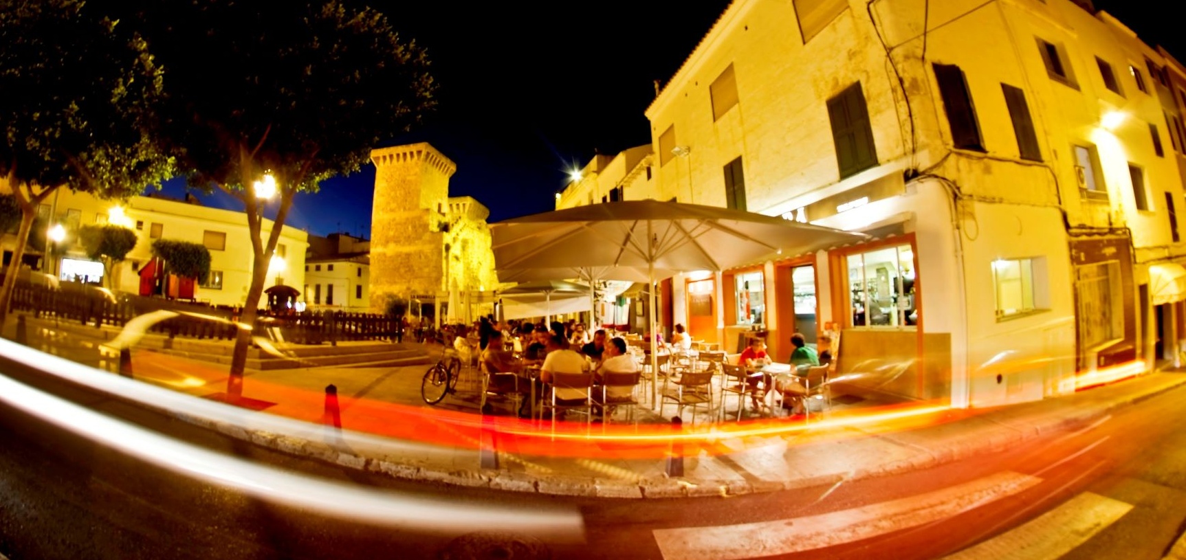 Genießen auf der Plaza del Bastión in der Inselhauptstadt Mahón