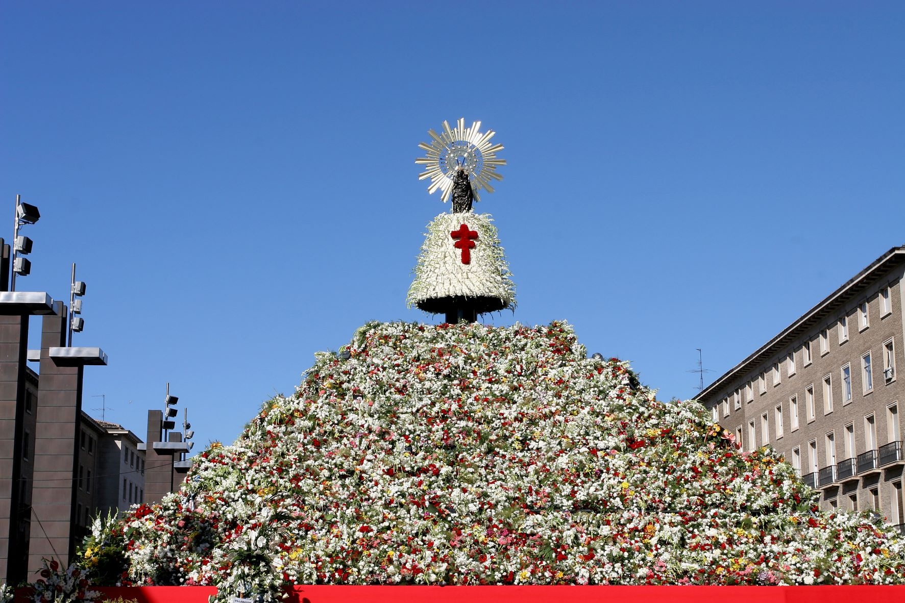 Manto de flores de la virgen del Pilar