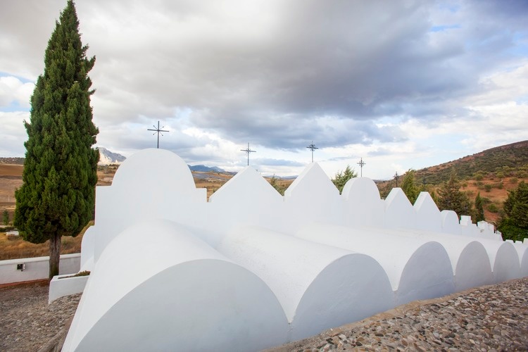 Die einzigartige Struktur des Friedhofs von Casabermeja Die einzigartige Struktur des Friedhofs von Casabermeja