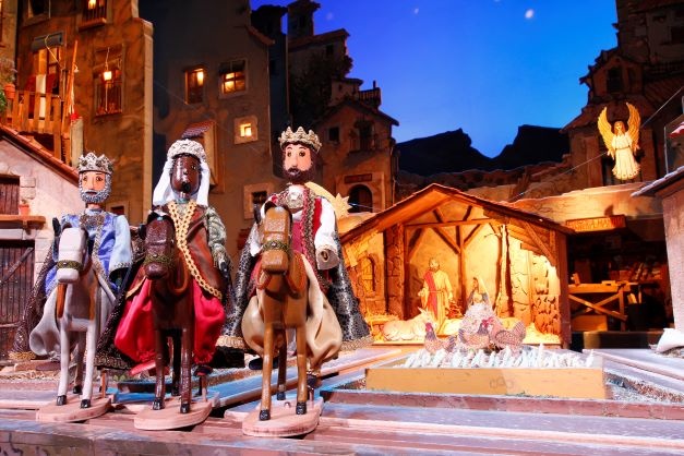 Marionettenspiel von Tirisiti und die Heiligen Drei Könige