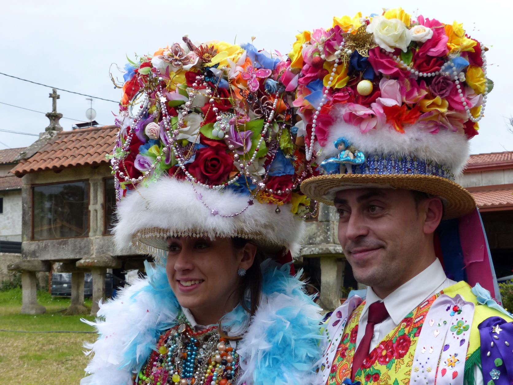 Eleganz und prachtvolle Kostüme tragen die Madamas und Galáns in Cobres