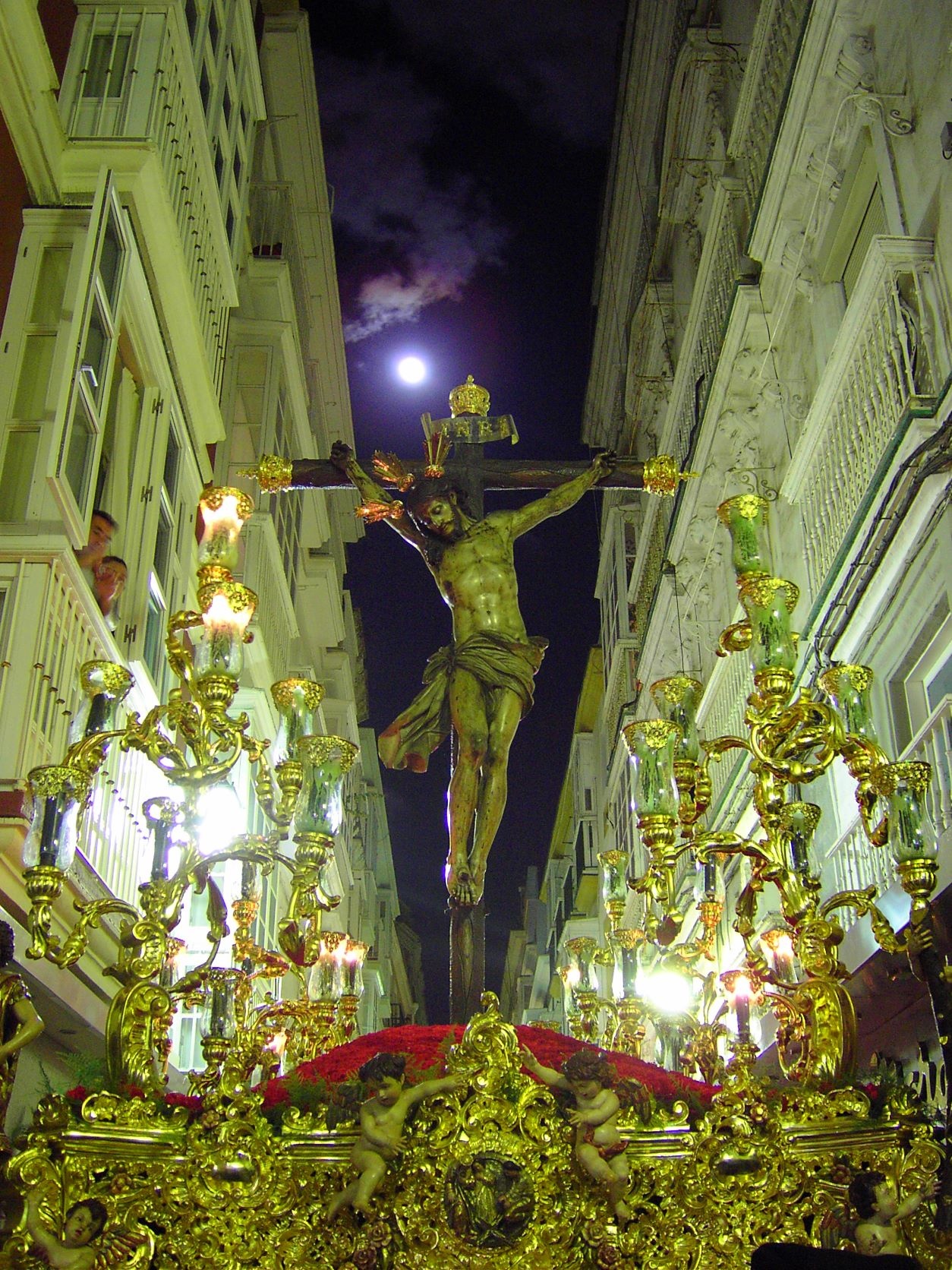 Nächtliche Prozession zur Karwoche in Cádiz