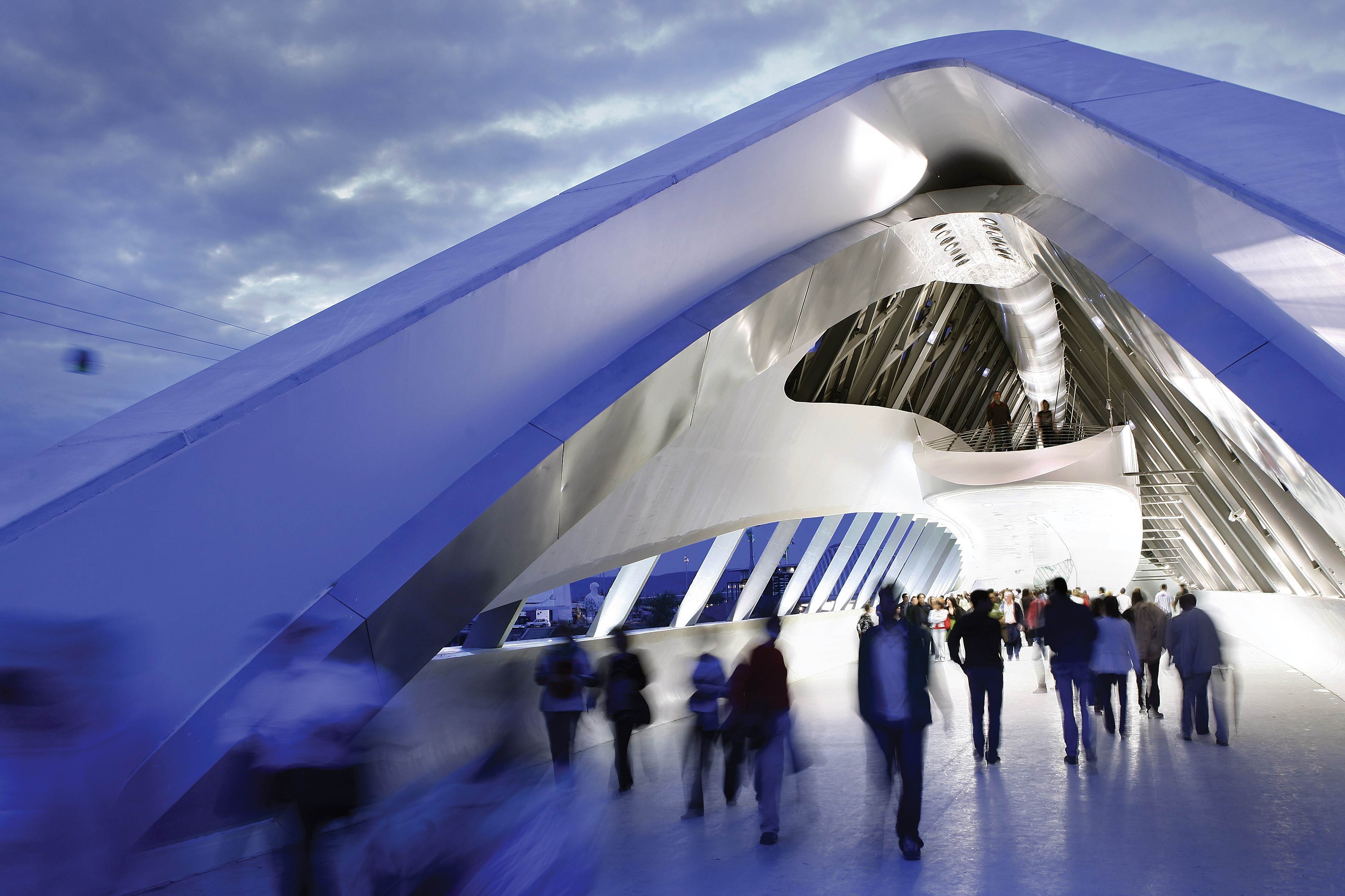 Der Brückenpavillón, in dem das neue Museum untergebracht ist. 