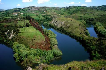 Der Mäander des Río Nora liegt an der Vía Verde Senda del Oso