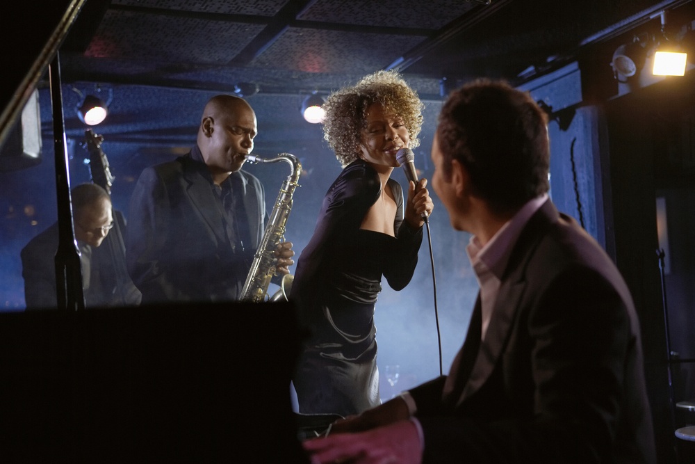  Jazz musicians performing in the club_