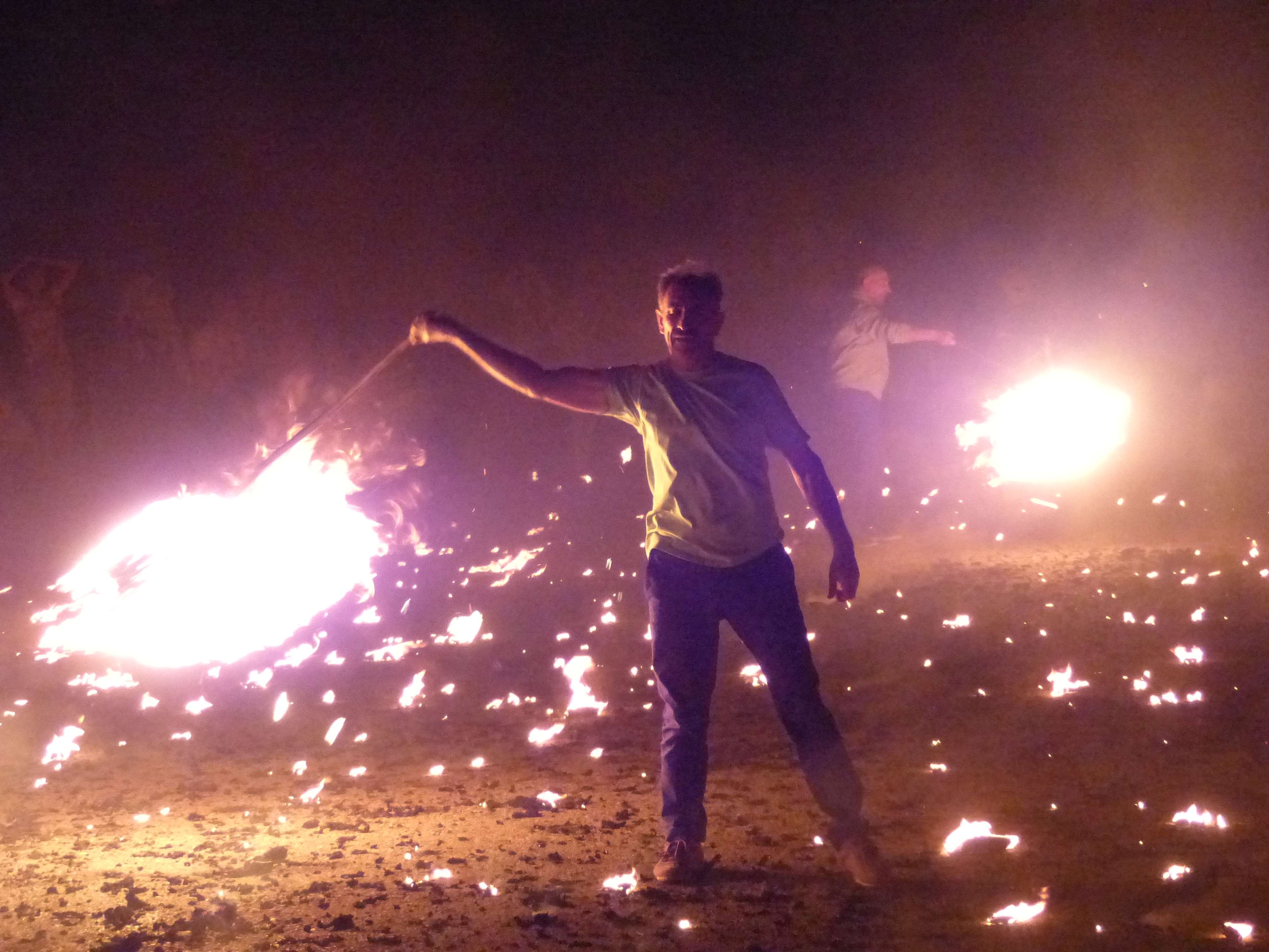Tanz mit dem Feuer im Pyrenäendorf Sahún, Aragonien