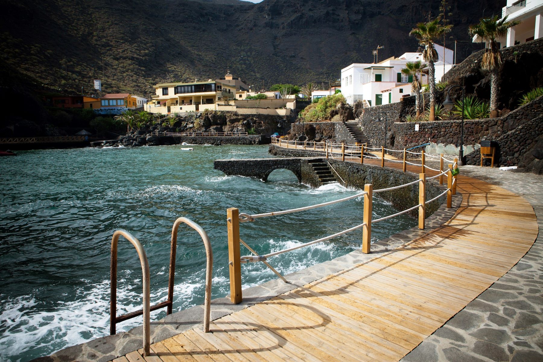 Direkt vor der Haustür: Der Naturpool von Tamaduste auf El Hierro