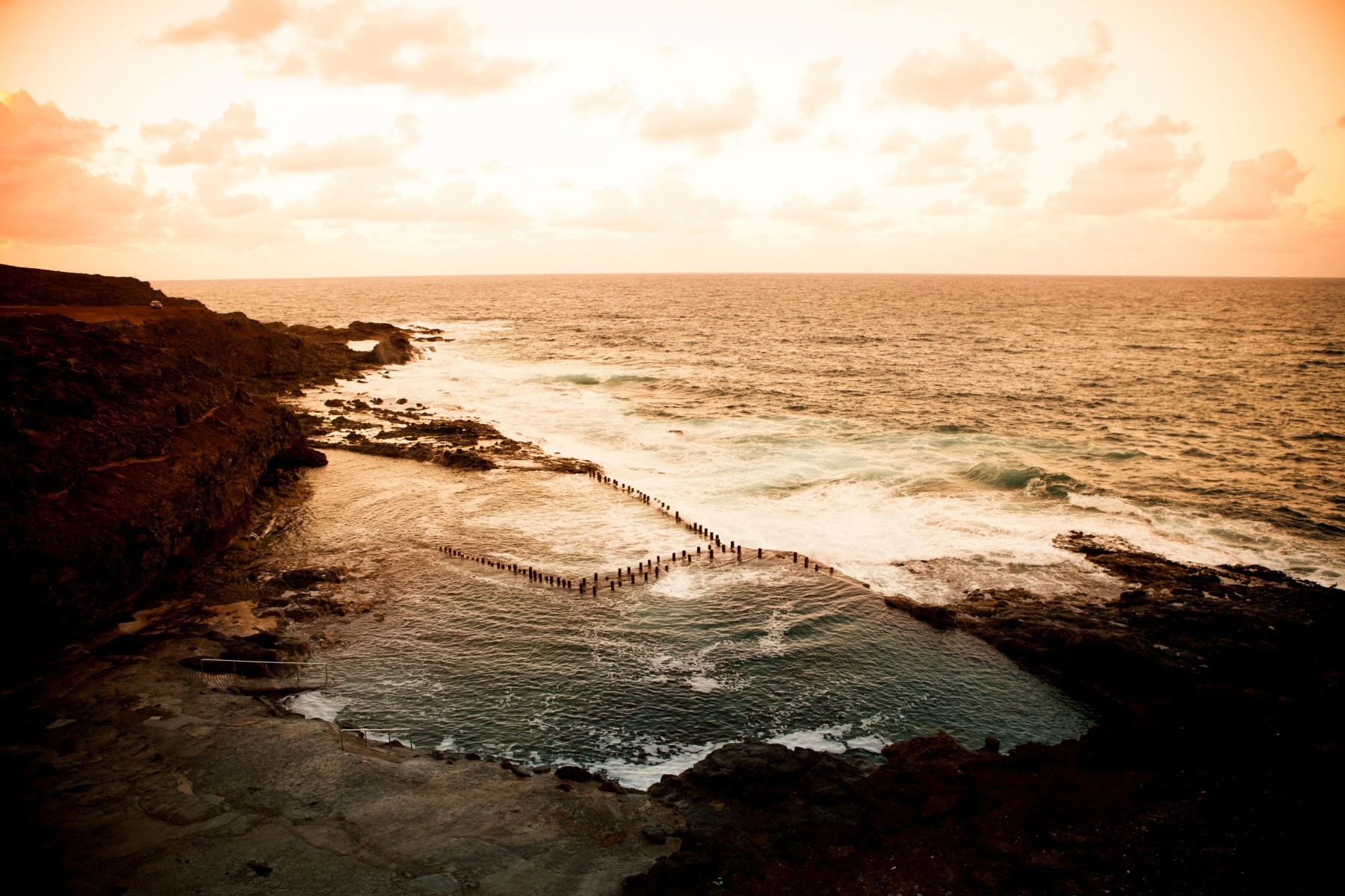 Von dunklem Vulkangestein umgeben: Die Naturpools in Roque Prieto auf Gran Canaria