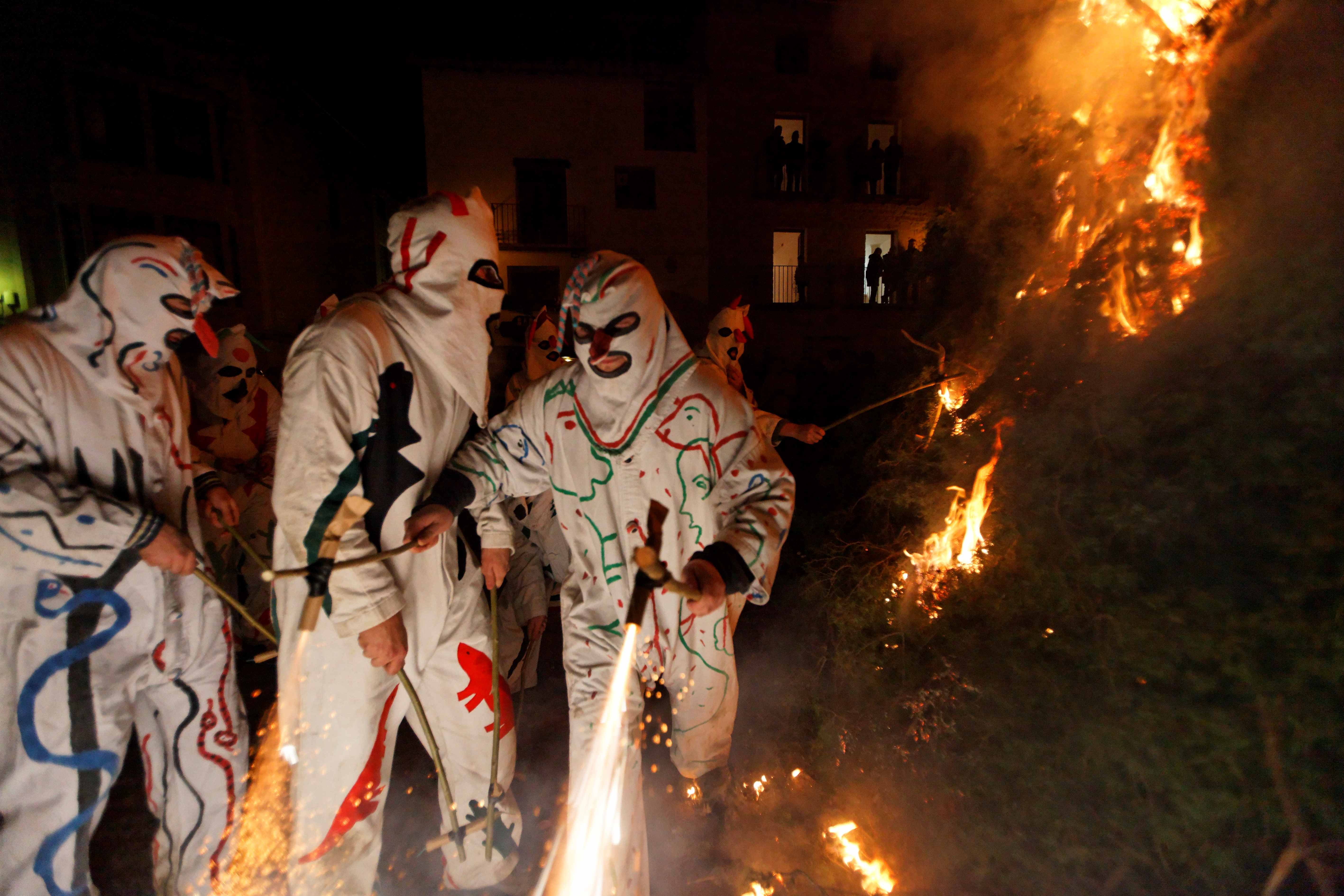 Furcheinflößende Gesellen: Die "Botargues" in Forcall 