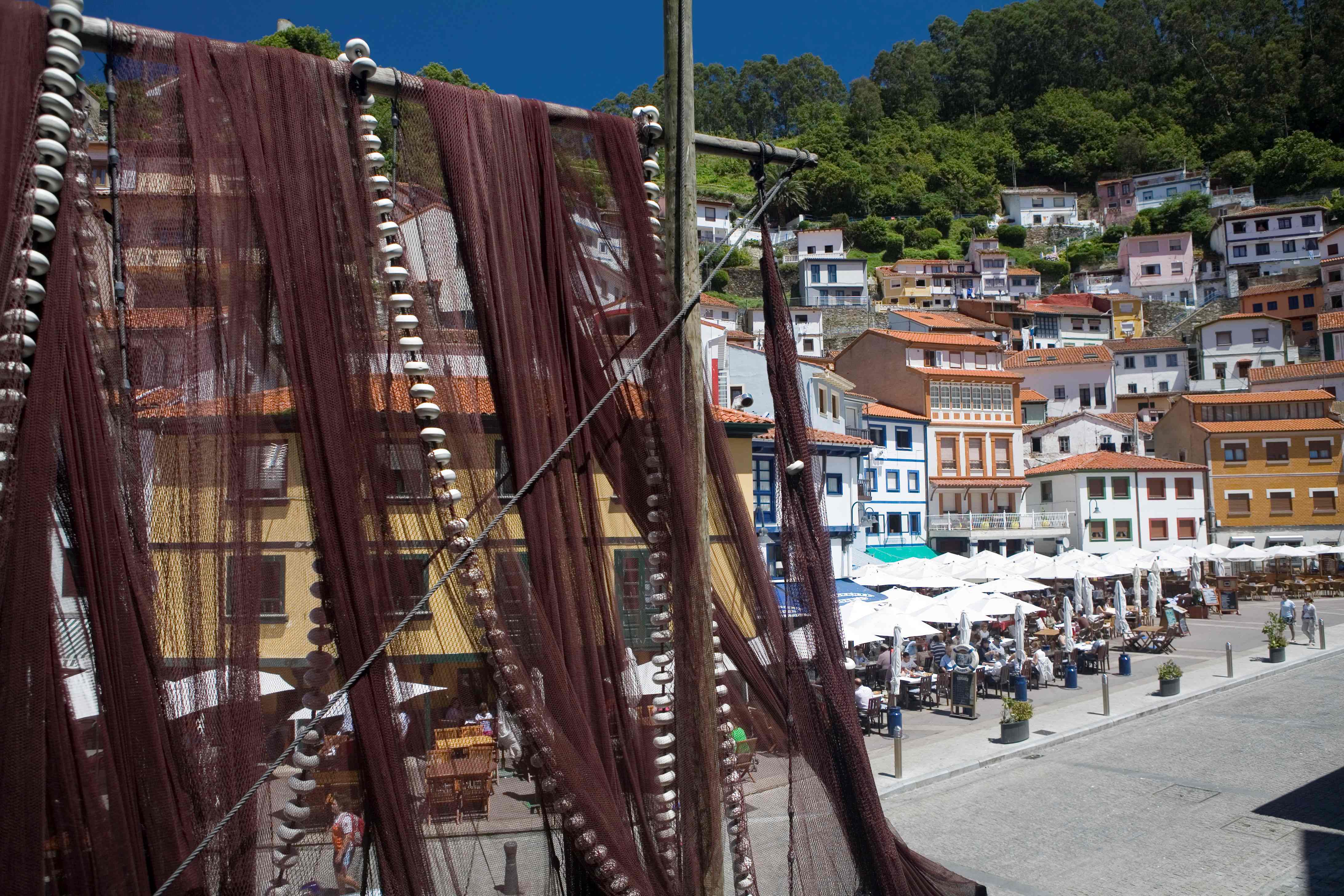 Am Fischerhafen in Cudillero, Asturien