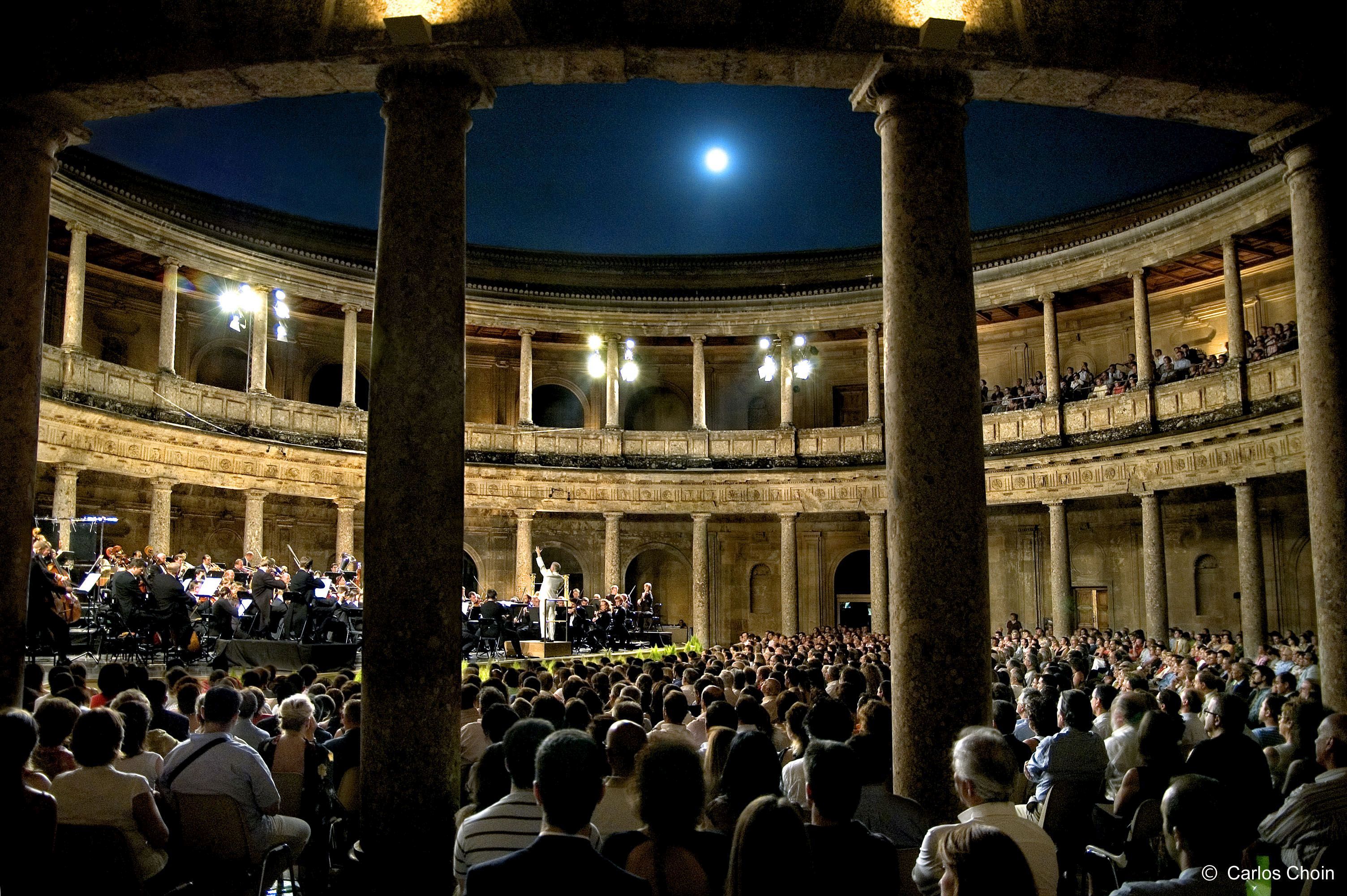 Sinfoniekonzert im Palacio Carlos V in der Alhambra von Granada