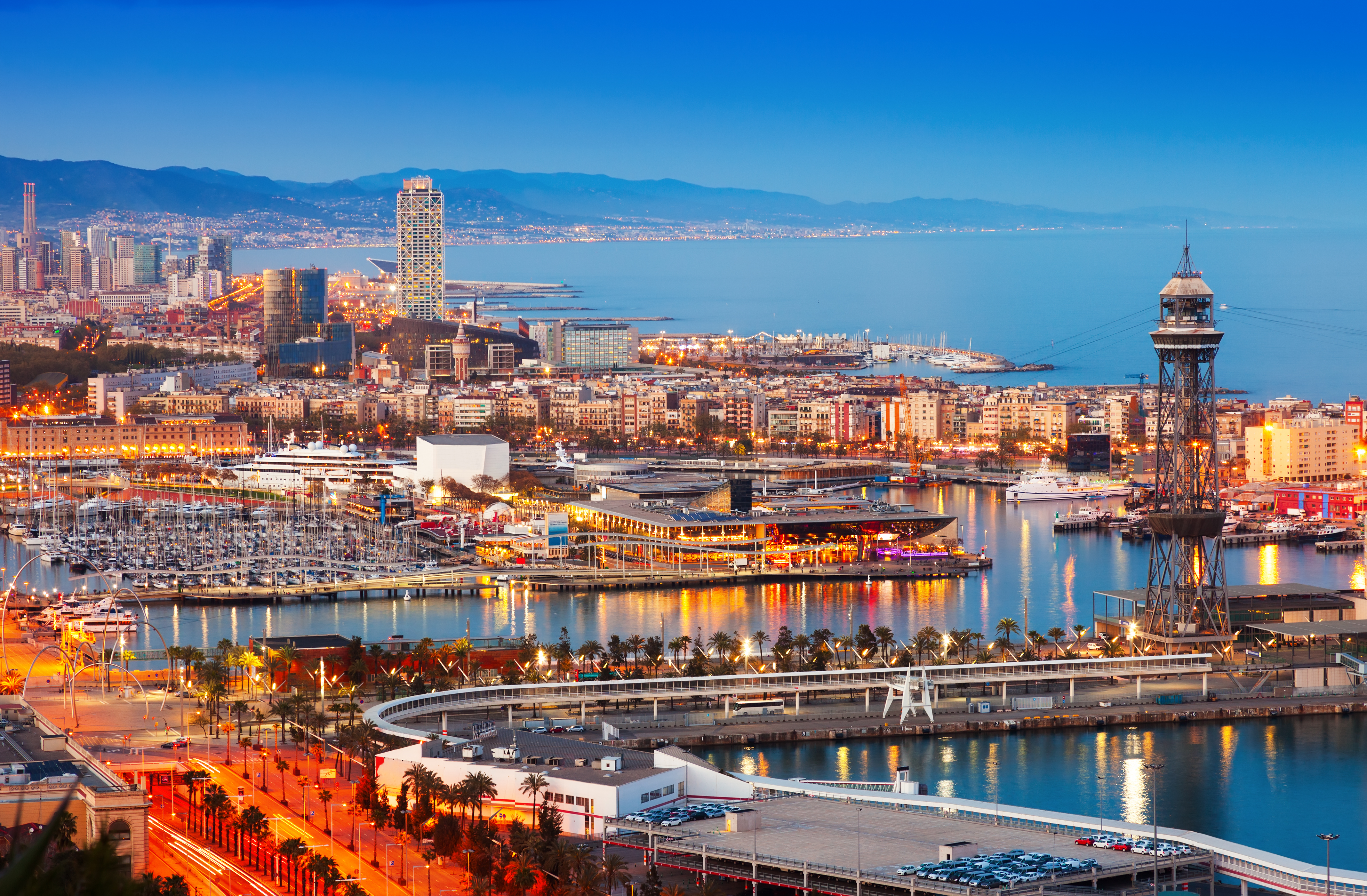 Puerto de Barcelona shutterstock_217646545