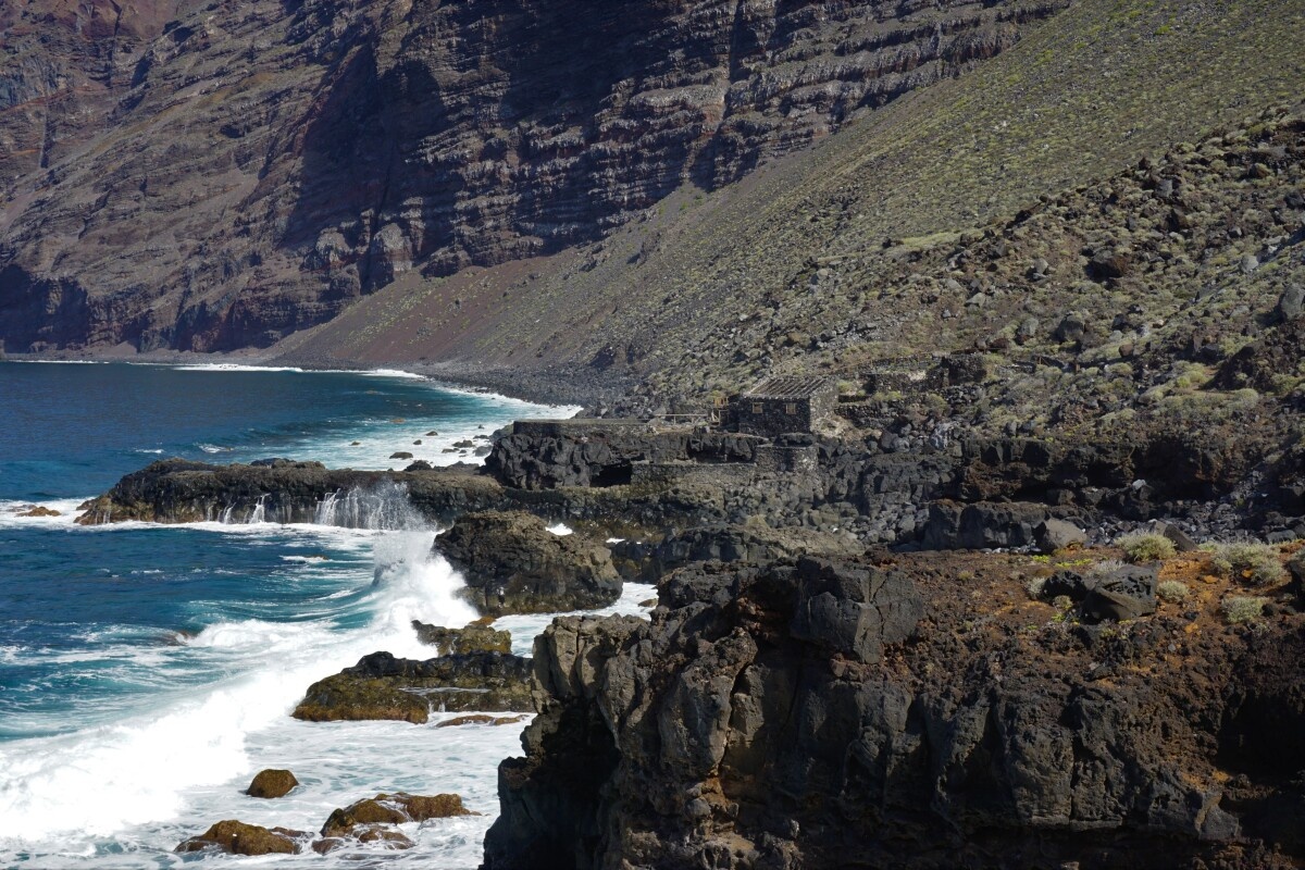 Vulkanformationen an der Küste von El Hierro 