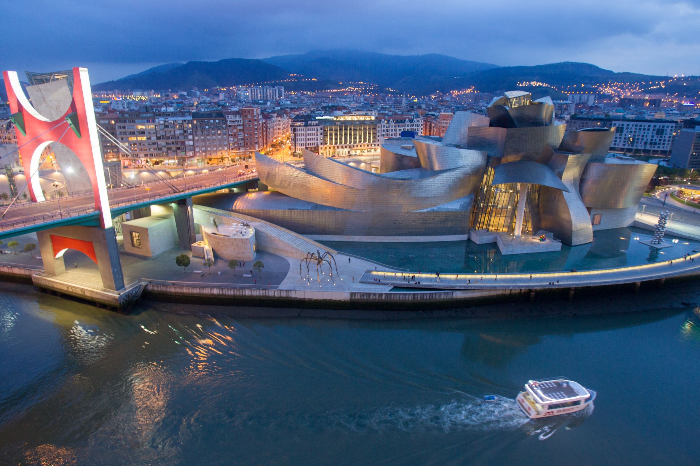Ein Besuchermagnet: Das Guggenheim Museum in Bilbao 