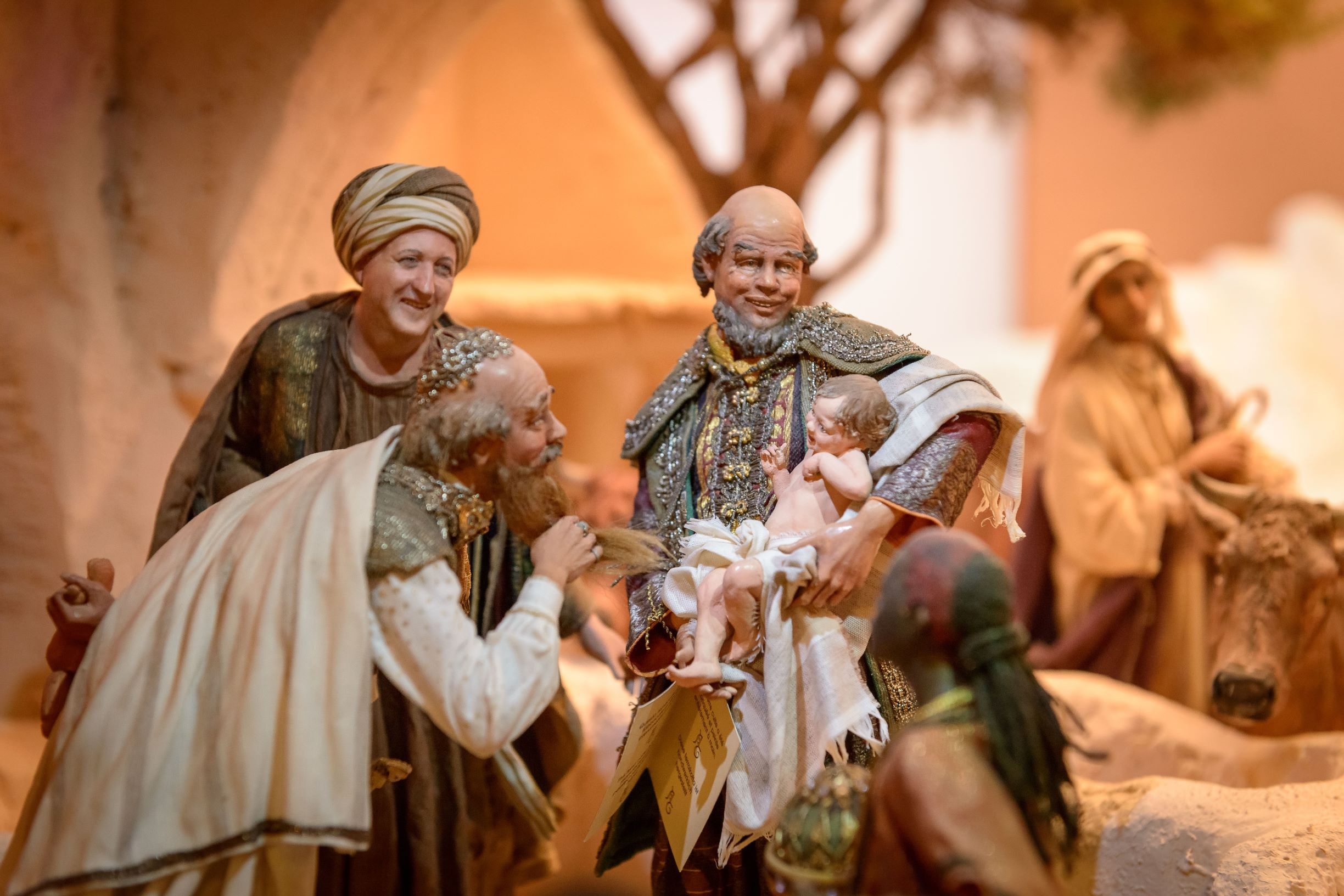 Visita de los Reyes Magos a la Sagrada Familia en el belén monumental 'La Cueva' 