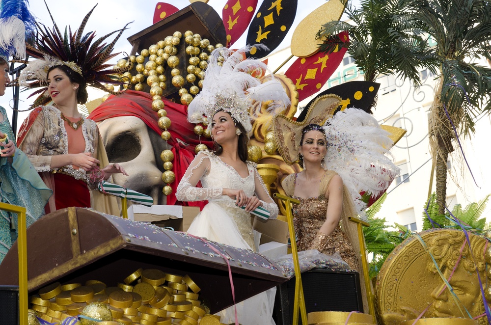 Der grosse Umzug am Karnevalssonntag in Cádiz Der grosse Umzug am Karnevalssonntag in Cádiz