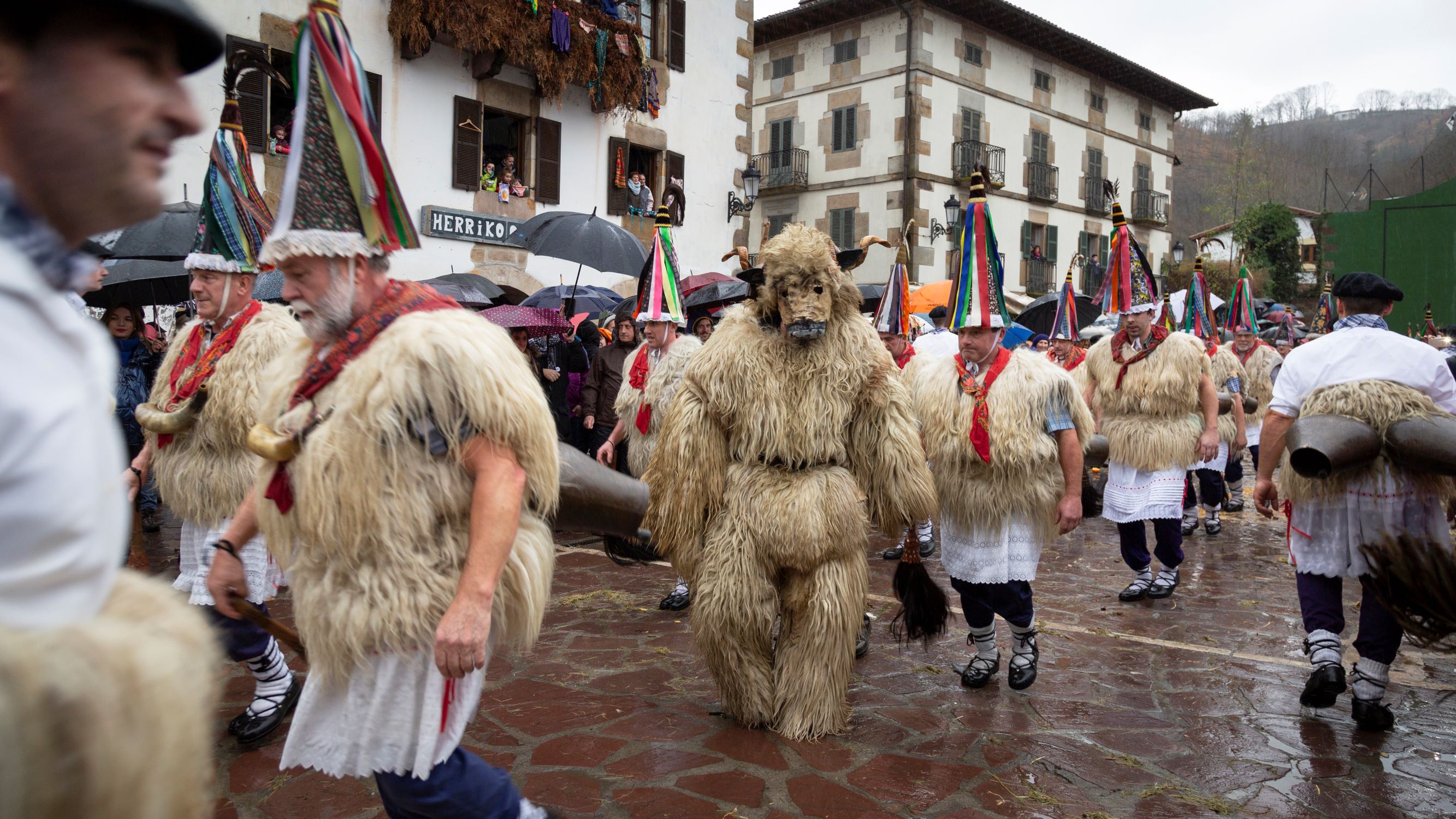 Der Karneval von Ituren und Zubieta in den Pyrenäen Navarras Der Karneval von Ituren und Zubieta in den Pyrenäen Navarras