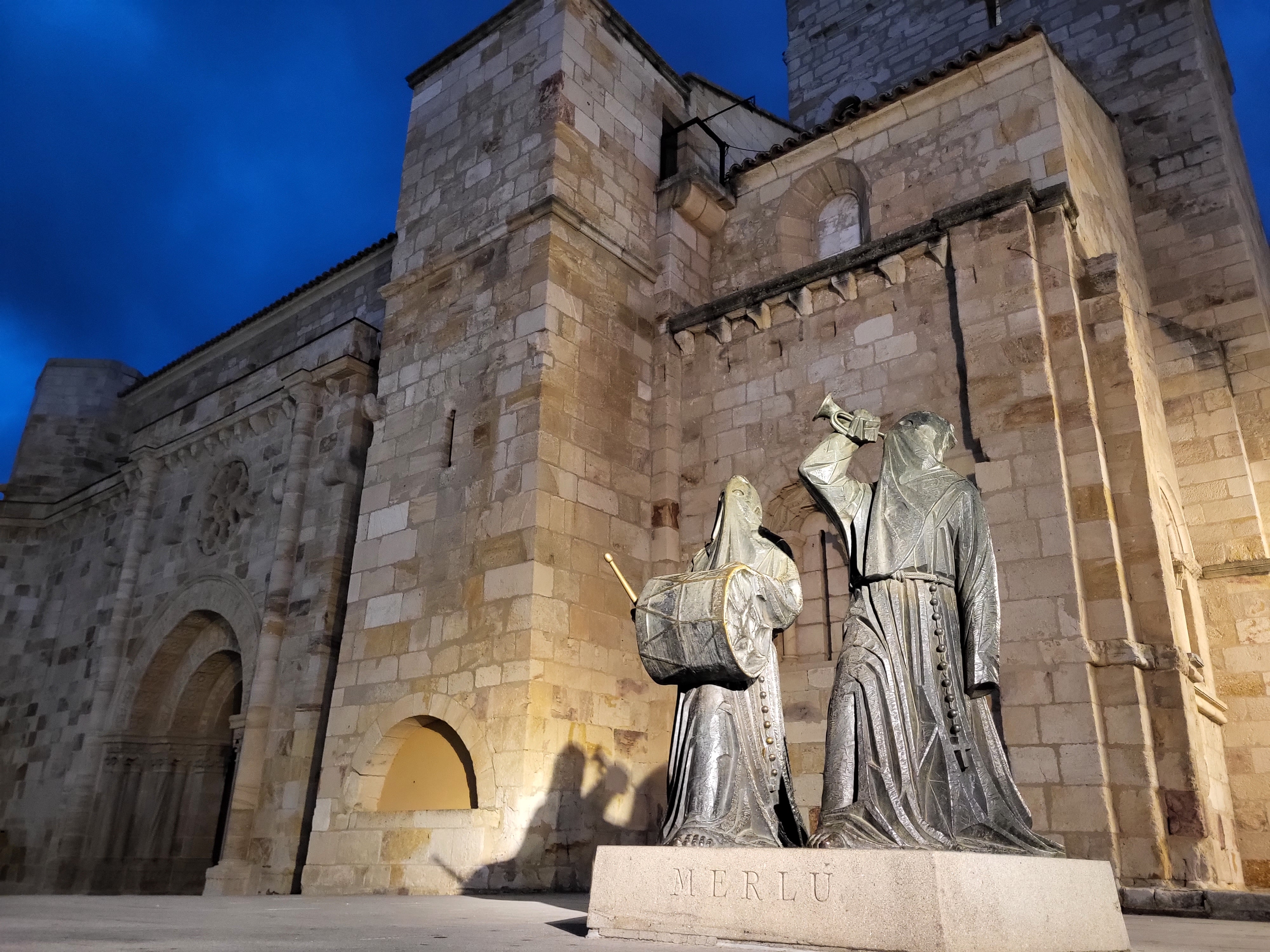 Auf der Plaza von Zamora ganzjährig zu bewundern: Die Merlú der Karwoche