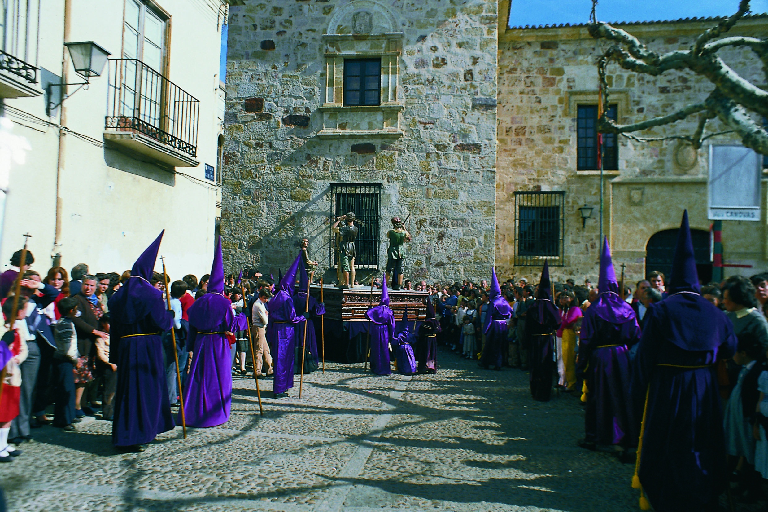 Ob tagsüber oder inmitten der Nacht: Prozessionen ziehen in der Karwoche durch Zamora