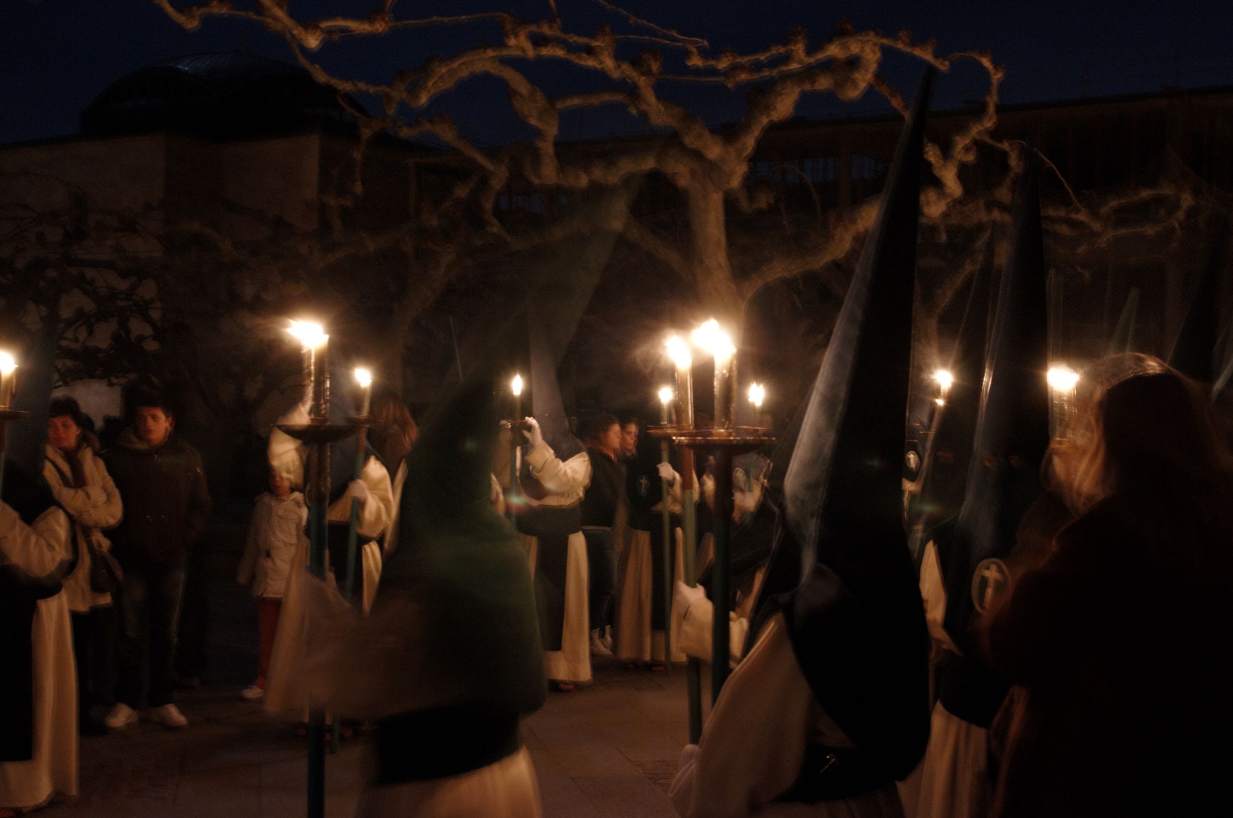 Nur Fackeln erhellen die Nächte von Zamora während der Karwoche